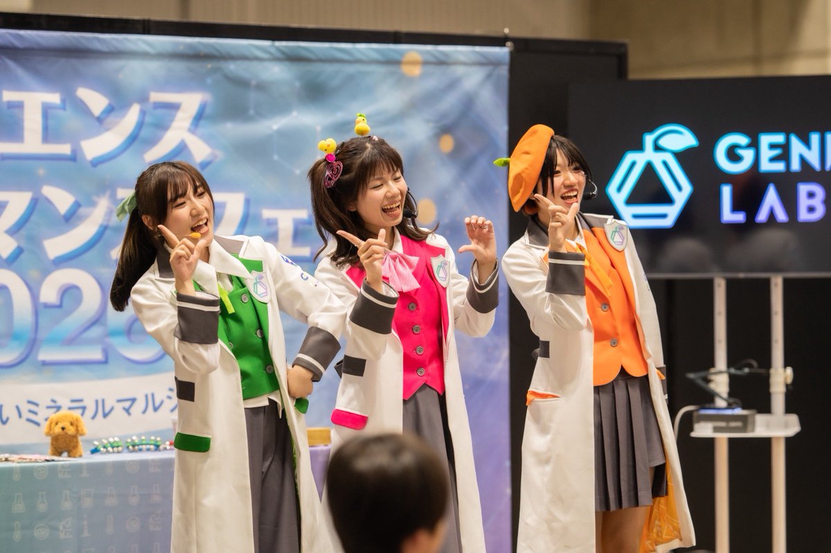 genkiichioka's tweet photo. 最後にある…お知らせもあります😏

サイエンスパフォーマンスフェス2026 in みなとみらいミネラルマルシェ

本当にたくさんの方にお越しいただき、ありがとうございました！！

こんなにも多くの未来の科学者たちが集まってくれて、本当に嬉しかったです！

そして、日本を代表するサイエンスパフォーマーの皆さんにもご出演いただき、科学の魅力が詰まった最高のステージになりました！

「科学って面白い！」
「将来、科学の研究がしたい！」

そんな気持ちを持ち帰ってくれた子が、1人でも増えていたら本当に嬉しいです。

ご来場いただいた皆さま、ご出演いただいた皆さま、本当にありがとうございました！

そして…

なんと次は、
9月19日・20日に大阪で開催されるとか…！？

詳細は情報公開までお待ちください🔬