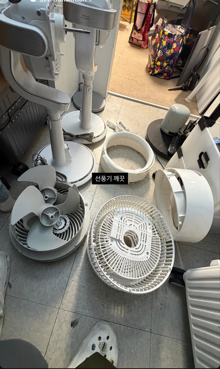 Janeisme0119's tweet photo. Everyone, please make sure to buy everything! 
Junseong has put so much heart into this flea market and has been working incredibly hard to prepare for it 🥹 https://t.co/elv07dRKiW
