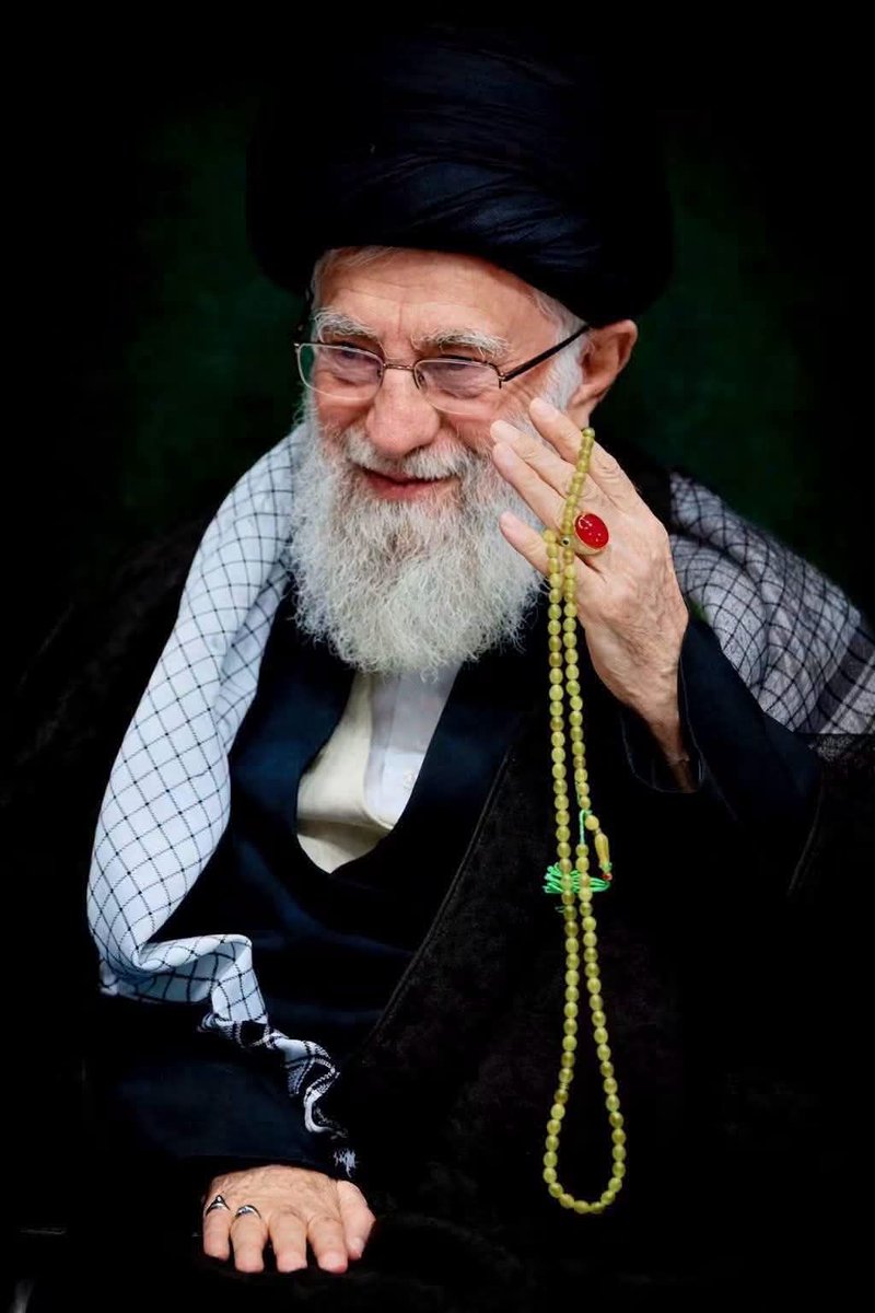 HajarKhamenai's tweet photo. ⭕ الــخــامــنـئــي مــنـا أهــل الــعــراق   

  #قوموا_الله 
#تشييع_إمام_المستضعفين https://t.co/0d6rfs7Hw2