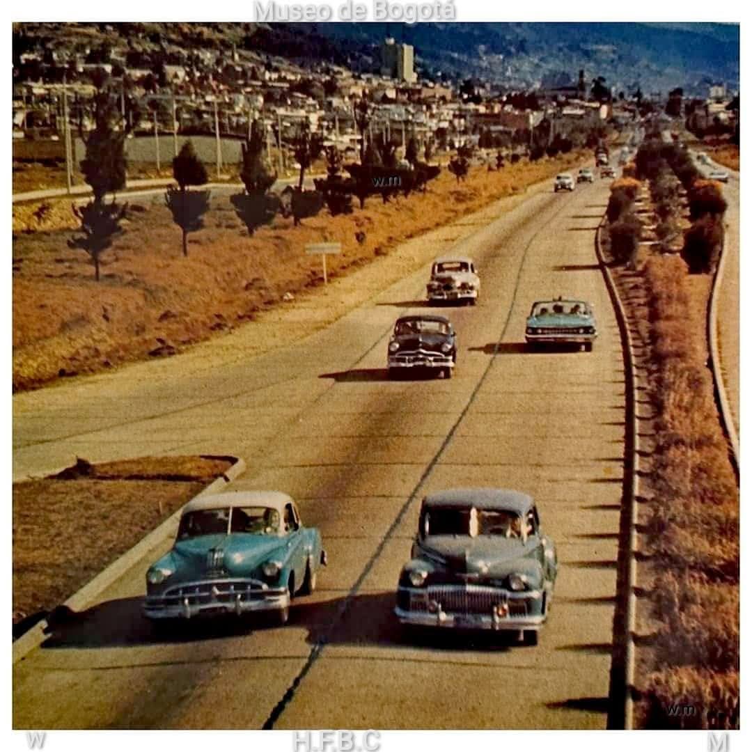 HistoriaFotBog's tweet photo. Autopista Norte, .. Fuente Museo de Bogotà año 1963. https://t.co/0jUh5ewI5H