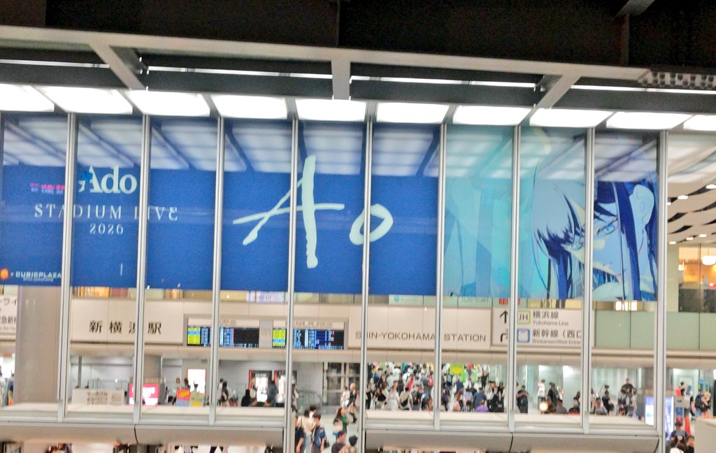 angeltail's tweet photo. Adoの横浜ライブ終わりました。Adoの曲はどれもカロリーが高いのに、歌って踊って休み無し、あっても2、30秒なのでスタミナがすごいと感心しました。長くても後半のバンド紹介の4、5分ぐらいと思う。有名曲も歌ってくれて嬉しかったです。ゲストはちびまる子ちゃんとマフマフさんでした。
#Adoライブ https://t.co/G3lppXjq9u