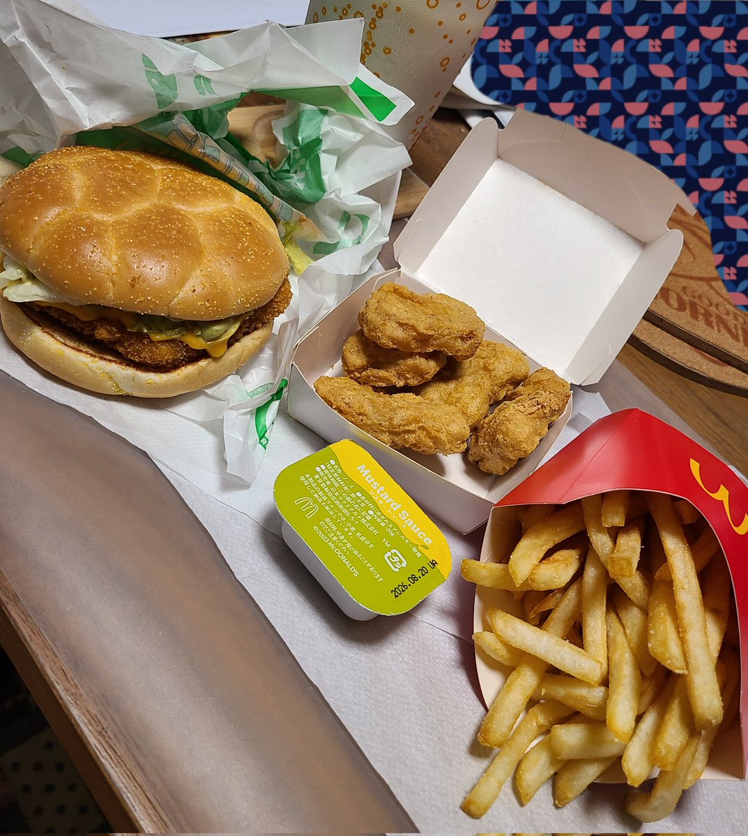 arupedeusu69's tweet photo. 2🐷🧅🥑🦐🍟🍔🍜
豚こまですき焼き風もあり🙆‍♀️
週末はfreedomな飯🔆🔅🕊
 #豚こますき焼き風  #アボカドマヨシュリンプ  #スガキヤLove  #鶏白湯そうめん  #ひやむぎ https://t.co/rYhmLk3hyB