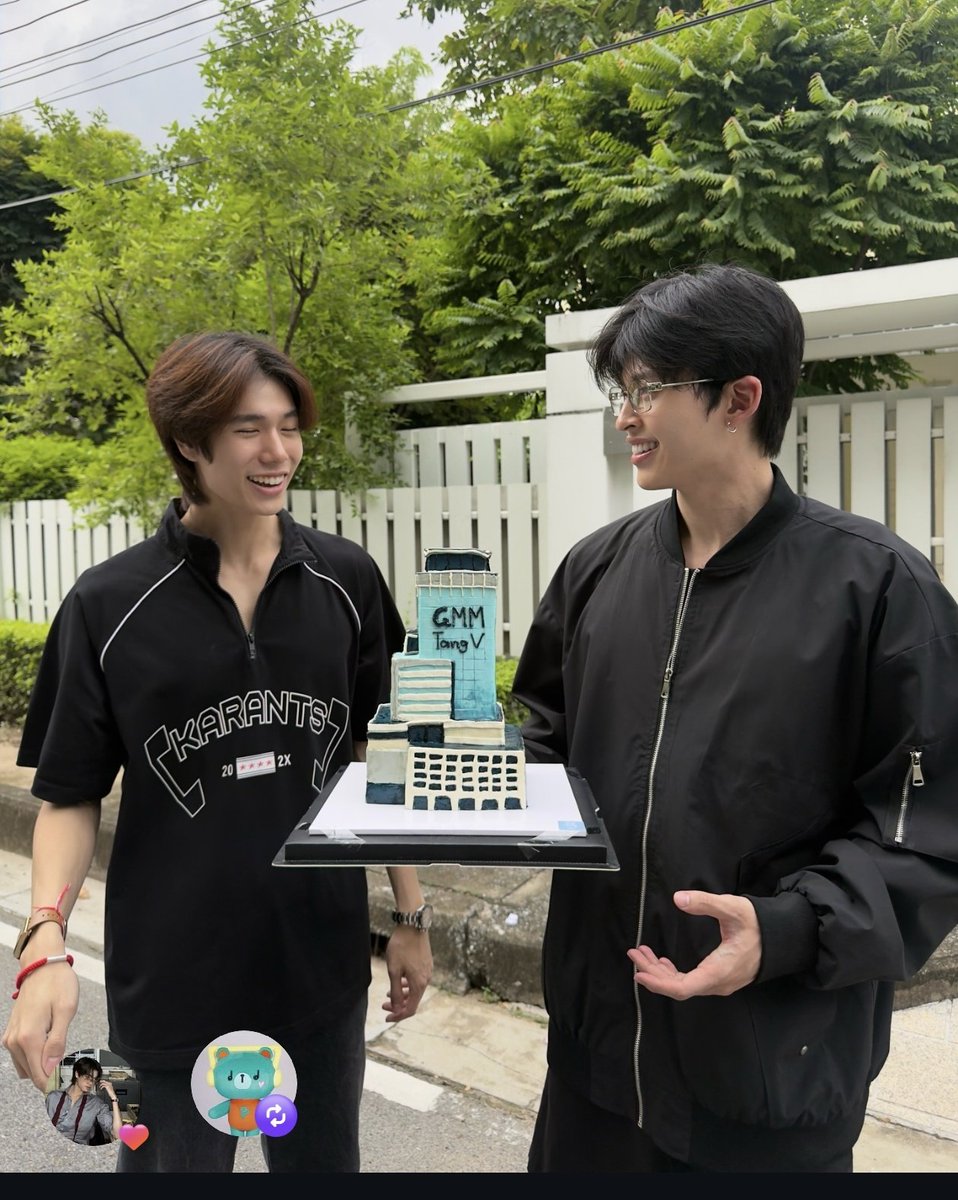 Amemi16's tweet photo. @new_thitipoom แตกตื่นกันทั้งบอร์ดบริหาร GmmTheeV มีชื่อ(และผู้บอ)ใหม่แล้ว 🫢 https://t.co/3HYy2PtG5o