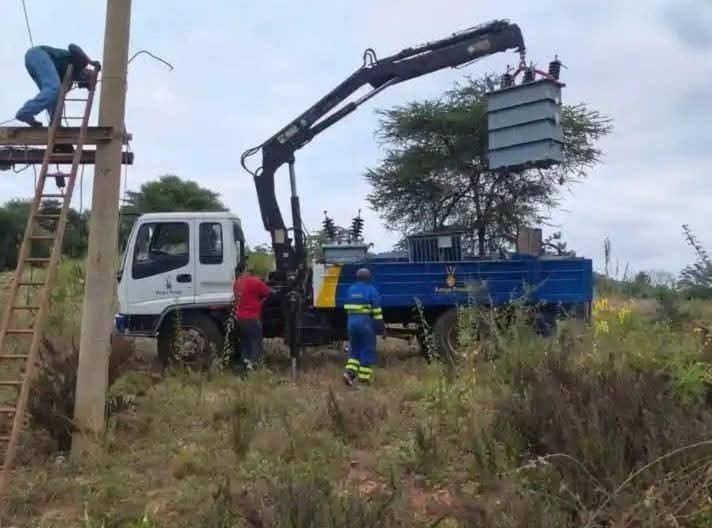 jmuragengunjiri's tweet photo. Huko Mbeere North ni kilio tu. Residents claim transformers and water tanks already installed in Mbeere North are being dismantled and taken to Ol Kalou ahead of the by-election. https://t.co/B29uiEjvad
