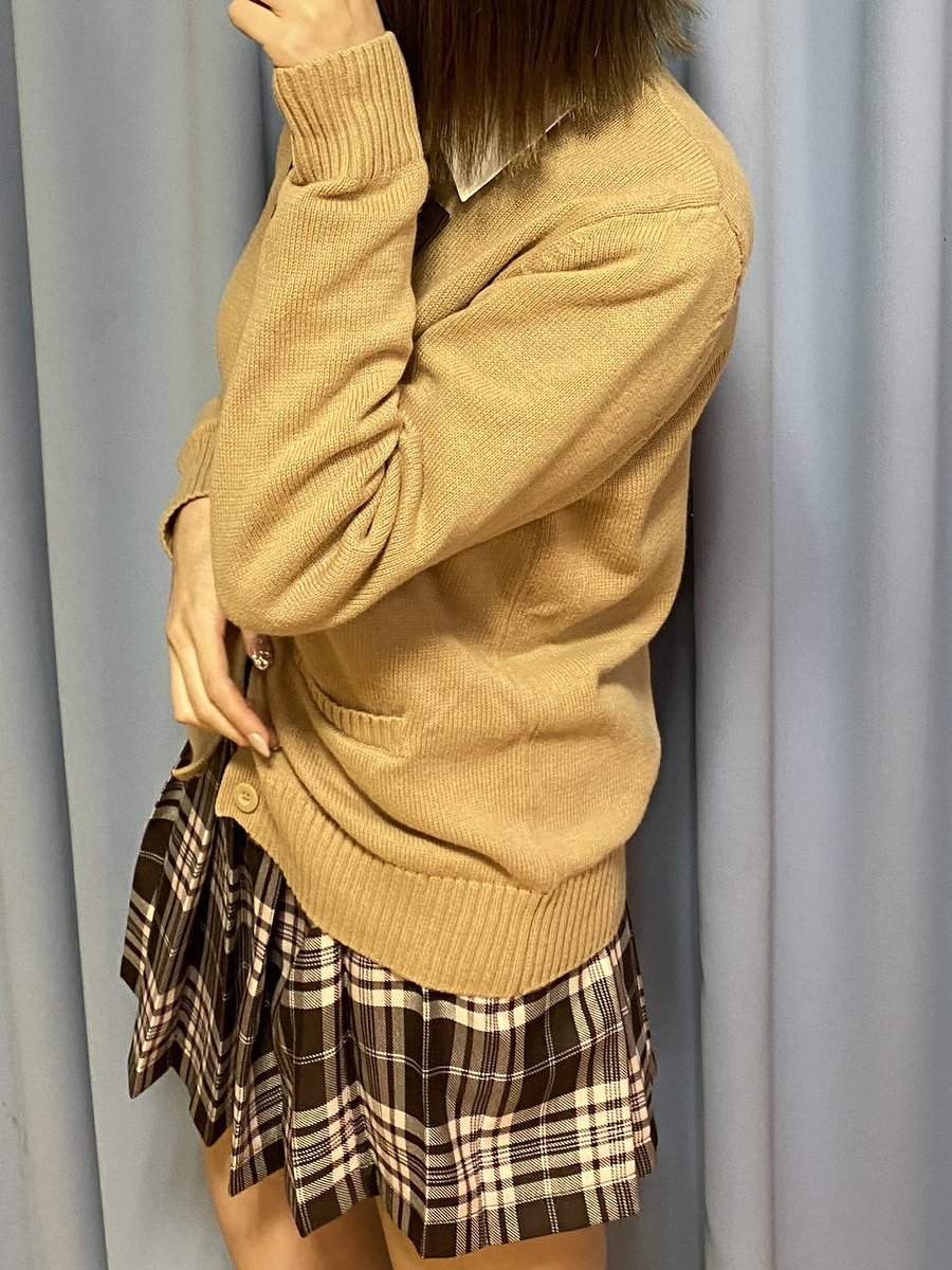 _7tklly's tweet photo. 高校の時使っていましたっ☺️
誰か買い取って🥺🥺
希望額DM待ってます☺️

 #制服売ります https://t.co/51Y7F0H1e6