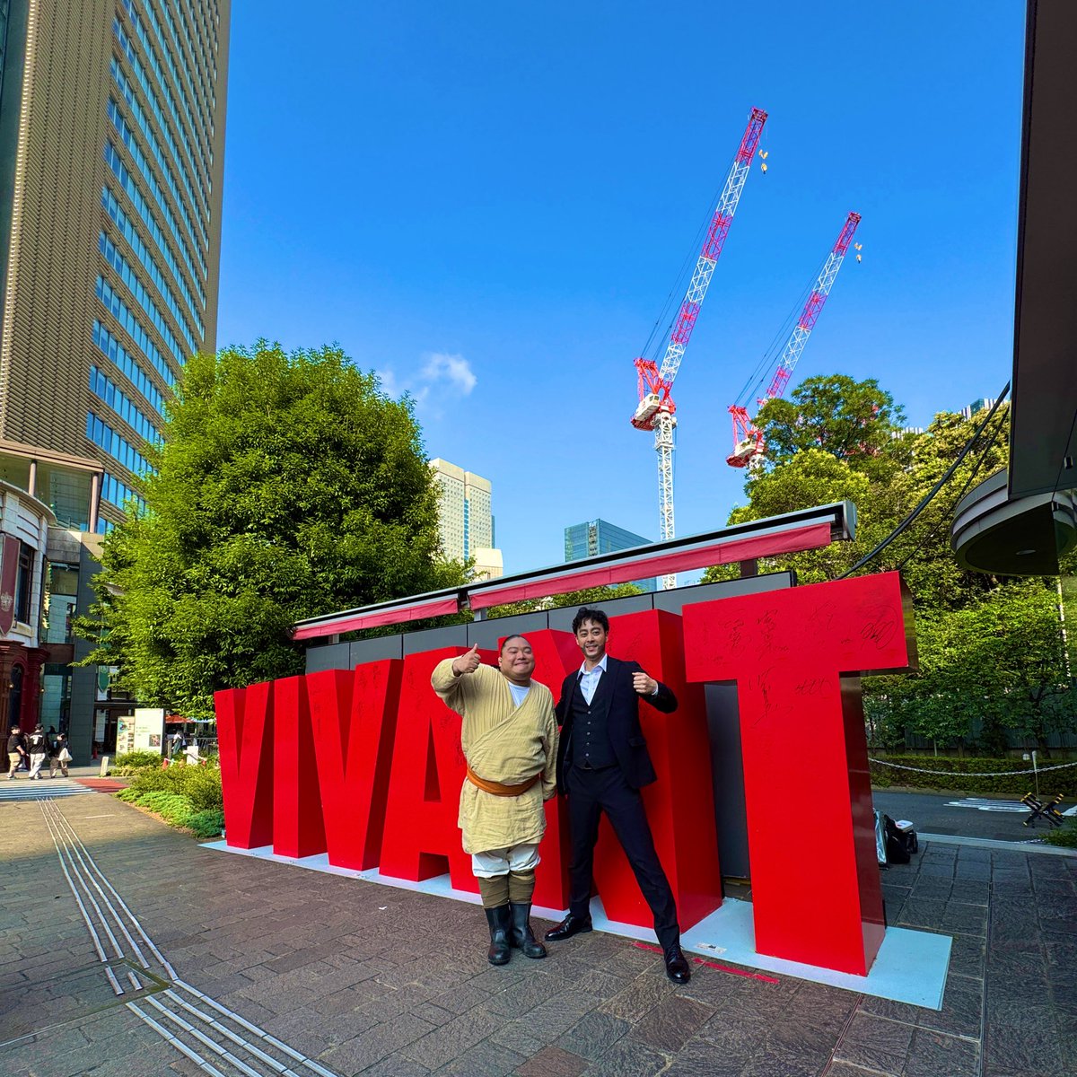 ist_yohei's tweet photo. …SNSに慣れている！という理由で、どうやら僕は飯田Pからこの旅に裏方帯同するという"別班任務"を命じられそうです。なぜ！ありがたいですけど！🤔そのときがきたらドラムとのアメリカ🇺🇸ほっこり旅をレポし続けますね…本編仕上げ業務をやりつつなので、まだ何もわかってないけど… #VIVANT @KAZUTAC https://t.co/5NEFo5scCI