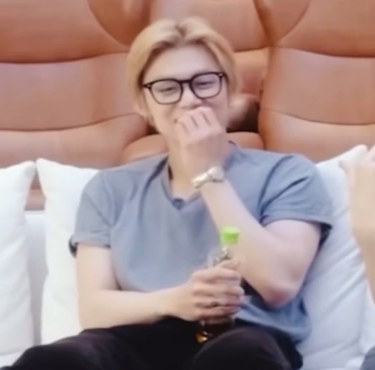 gojozzn's tweet photo. he gets so easily flustered please never stop showering him with love and compliments 😭😭😭😭😭💗💗 https://t.co/EiQnzpA5O3