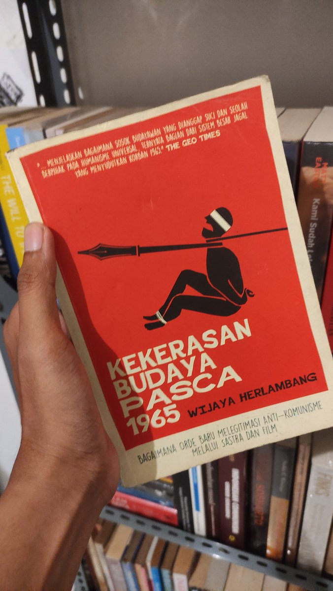 senogp's tweet photo. BACA BUKU KEKERASAN BUDAYA PASCA 1965.

Biar kalian tahu segimana brengseknya Harto dalam mendoktrin masyrakat selama 32thn dan berlanjut sampe sekarang. https://t.co/dRTGIVdR0t