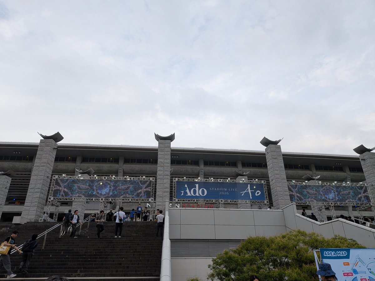 endlesslove0423's tweet photo. あにょ、ここが日産スタジアムや
これがAdoのライブやで https://t.co/gh9JF0onE2
