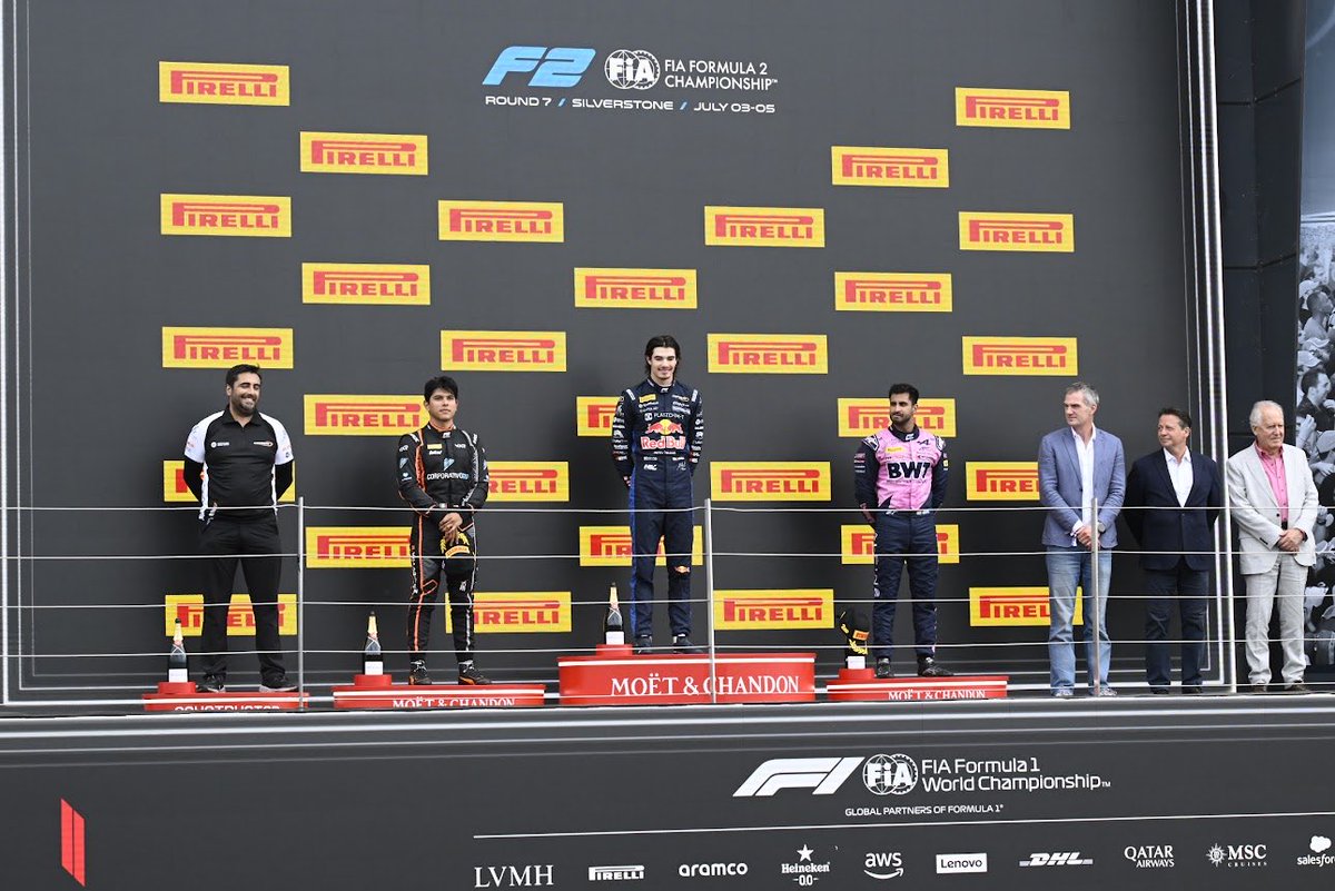 escuderiatelmex's tweet photo. Gran manera de empezar el día, ¡@RafaVillagomez_ consigue podio para México… en Gran Bretaña! 😏🇲🇽

#F2 https://t.co/BkGCnjwotC