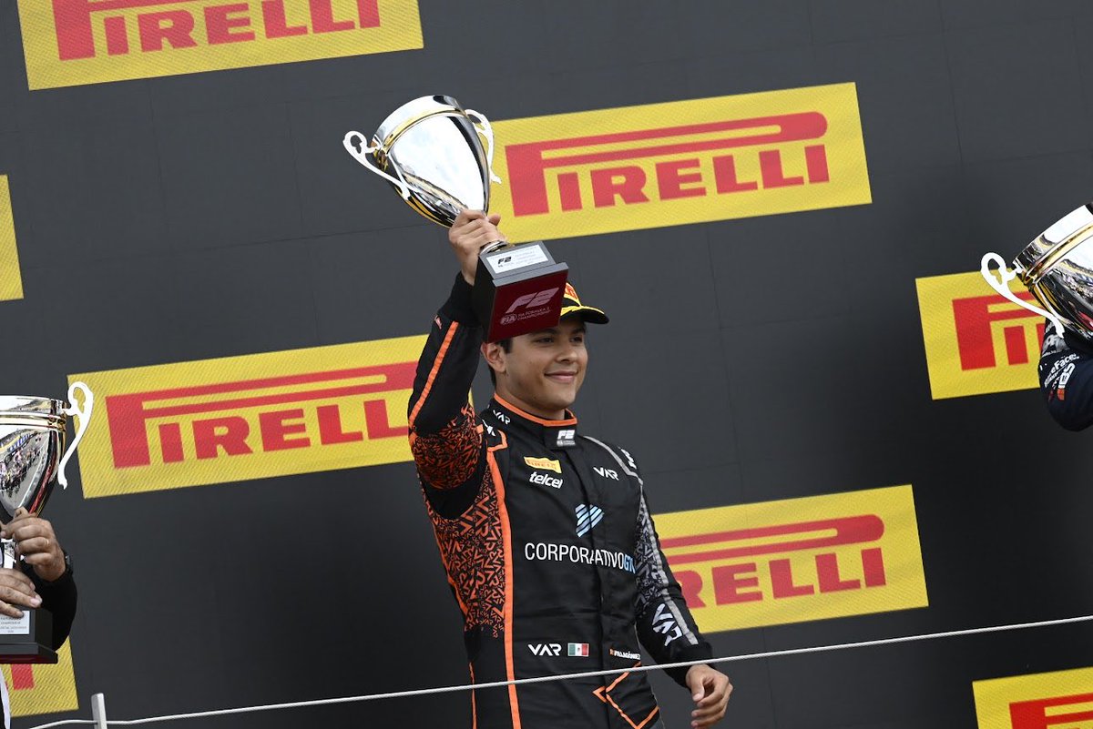 escuderiatelmex's tweet photo. Gran manera de empezar el día, ¡@RafaVillagomez_ consigue podio para México… en Gran Bretaña! 😏🇲🇽

#F2 https://t.co/BkGCnjwotC