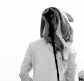 axir1111's tweet photo. #جمر_الوداع 

#لا_تقرأيـني_فقـط_أحلـم
( حـين تنتشـلُ قلبـكـ بعـد الضيـاع ) … 
لـم يـدر بـ خُلـدي يومـاً ذاكـ النُكـرانُ الأليـم
كـان مجـرّد جحـودٍ ابتلعتـهُ أضـلاعُ جسـدي
حـين أقسمـتُ لهـا بـ العطـاءِ والوفـاء يومـاً
 
للأسـف …! 
كـنتُ عـلى موعـدٍ مـع الوجـع 
حـين تركتـني غارقـاً بـ همـسِ حنينهـا ورحلـت
حـين تركتـني أسـيراً لـ همـومي وآهـاتي وفارقـت
حـين تركتـني وحيـداً أُصـارعُ الوحـدة والنسيـان
حـين تركتـني بلا رحمـةٍ وغـادرت مرفـأ قــلبي
حـين غابـت عـنّي فجـأةً دون وداع
 
كـان السُقـم ينهـشُ جسـدي 
والإحتضـار يكـتبُ وصايـا رحيـلي
كـنتُ أغفـو وقـد لا أنجـو مـرةً أخـرى
 
أفقـتُ عـلى خذلانهـا لي 
ولكـنهـا استفاقـةٌ متأخـرة
أظنّهـا ترحمّـت عـليّ قبـل آواني …!
وهـل عساهـا قـد ترحمّـت …؟

رحلـت بـ قسـوةٍ وجـراح ليـالٍ عاتيـة
رحلـت بـ صمـتٍ ونسيـانِ آلامٍ قاهـرة
تركـت خلفهـا صوتـاً يحـترقُ بـ حمـمٍ ورمـاد
تركـت بيـن الإنكسـارِ رجـلاً كـان هـو المـلاذ

توالـت ودارت الأيـام …!
وعـدتُ بـ قلـبٍ صبـور وجسـدٍ جسـور
ولملمـتُ بيـن جنبـاتي كـل آهٍ وآخ
ليـس مـن أجلهـا بـل لـ يستقيـم وجـودي

عـادت مـن جديـد …! 
رجعـت بعـد سيـلٍ من الوخـزاتِ والويـلات
وقفـتْ أمـامي منكسـرةً هشّـةً تتمتـم :

رجعـتُ لـكـَ يـاقطعـةً مـن قـلبي رجعـت ..!
هـا آنـذا رجعـتُ لـ أُبقيـكـَ بيـن أهـدابي
رجعـتُ لـ أنتشـل كـل آلامـكـ …

قلـتُ لهـا  : 
رجعـتِ وقـد فـات آوانُ سؤالـكـ
رجعـتِ وقـد ماتـت لهفـةُ أشـواقي
رجعـتِ وقـد جفّت عـروقُ أوردتي

تنظـر إليّ بـ دهشـة لـ ذاكـ الجـواب ..!
لـ تقـول : إنّـني وحيـدةُ غـرامـكـ .. !

لـم أُعـرها إهتمامـاً ولا سـلامـاً
وصرخـتُ بهـا : كفى كفى قـد اكتفـيت

أقفلـتُ عنهـا ذاهبـاً بـ كبريـاءِ الخـلاص
وهي تبـكي بيـن جـدرانِ الأسى والخيبـات
وصـراخً صوتهـا ونشيـجُ غرغرتهـا بـ أذني 
تناديـني وقـد نـال منهـا النـدمُ والضيـاع

وأنـا أمـضي بـ شمـوخٍ ولا ألتفـت 
وأقـولُ بـ قـرارةِ نفـسي :

" سـامحهـا الله لـعلّها قـد جُـنّت " …؛

… آواه

#ظمـآي_أنتِ
