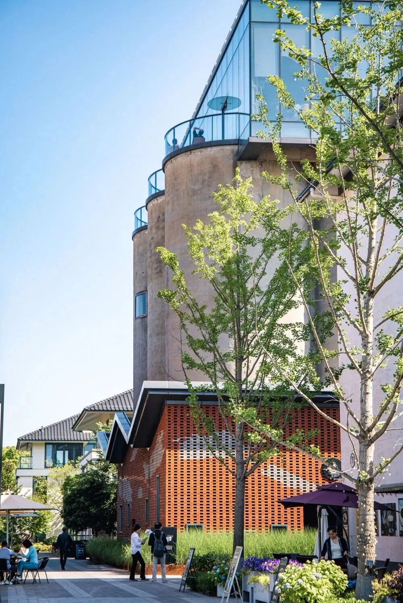 QingpuShanghai's tweet photo. #LifeInQingpu Once symbols of #Qingpu's farming heritage, old grain barns are finding new life as stylish cafes, art spaces and creative parks. From towering silos overlooking ancient water towns to century-old warehouses transformed into vibrant cultural venues, these revitalized landmarks blend Jiangnan's rich history with contemporary creativity. #travel #revitalize #Shanghai