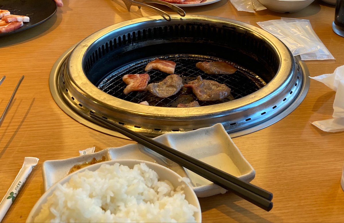 sakuto2011's tweet photo. クラスの仲良いメンツで焼肉行ってきた‼︎
バカうまかった〜 https://t.co/DXAsWsvNBu