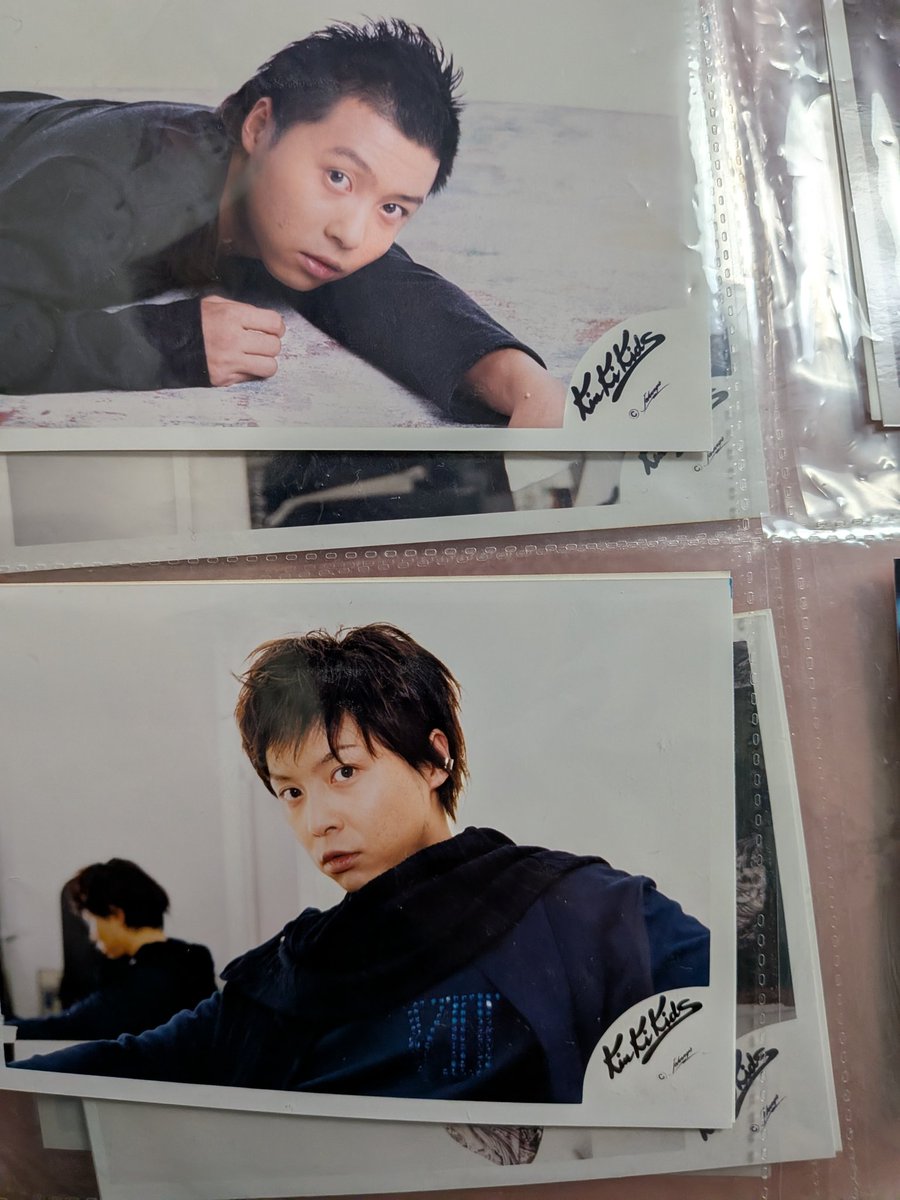 GLtxyEDZ2O7Cb1f's tweet photo. やっぱ一番左のイメージが強すぎて
28年経った今でも一番好きなんだよなぁ

芸能界に本格的に興味を持ったの
遅かったんで
多分何かしらで見たことはあったと思うけど
硝子の少年まで堂本剛を知らなくて
（家なき子2で光一君は知ってた）
ジェロマの頃にファンになったもんで

まぁやっぱ黒髪短髪だな https://t.co/CvBGYu47Bj