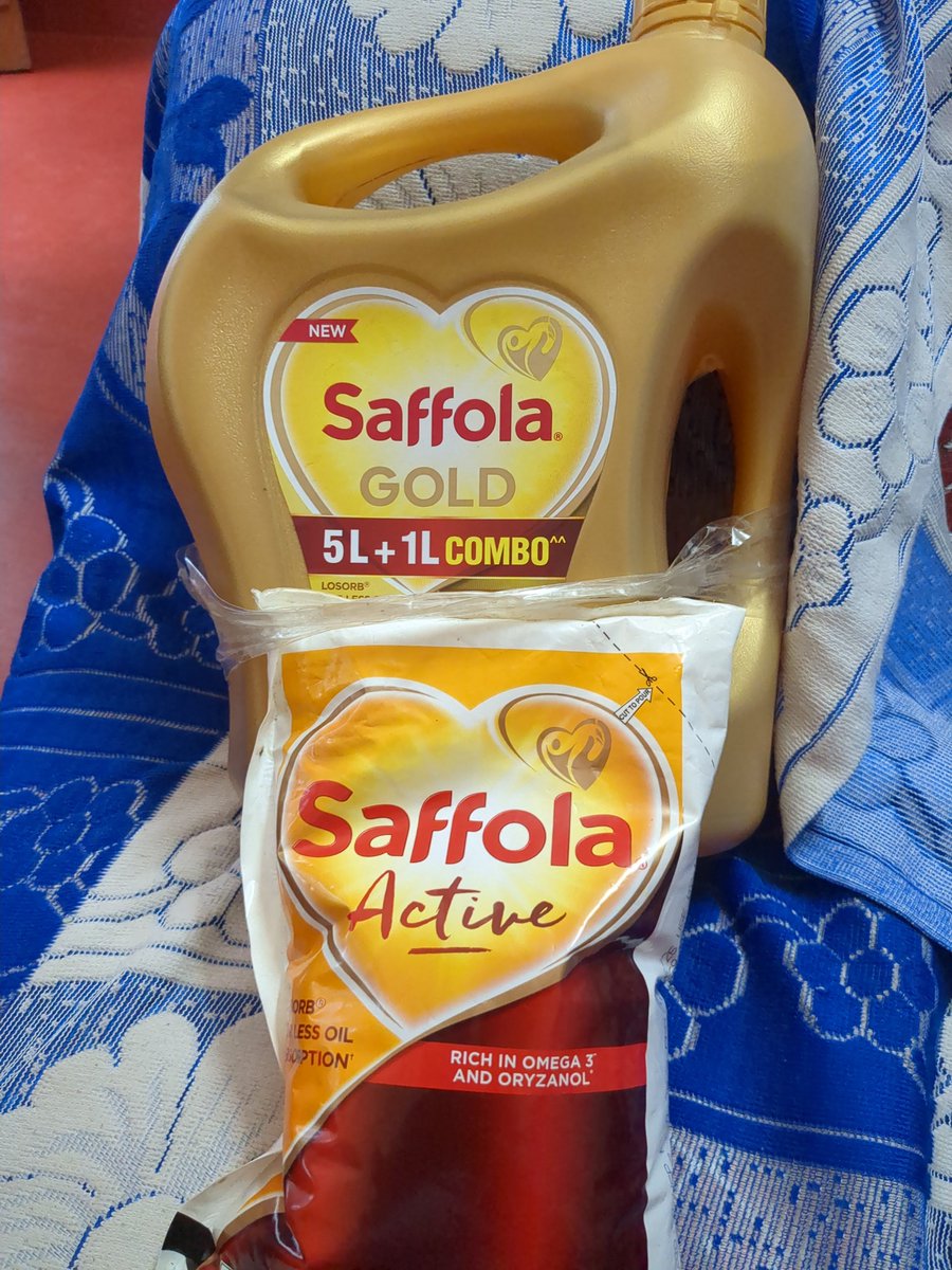 dsa256's tweet photo. Happened on back-to-back order
 
Hey @flipkartsupport  ur Flipkart Minutes dark stores are intentionally tampering with manufacturer packaging. I ordered @Saffolalife Gold 5L+1L Gold combo but the store literally used clear tape to attach a cheaper Saffola Active pouch instead https://t.co/4f68dRLNCr