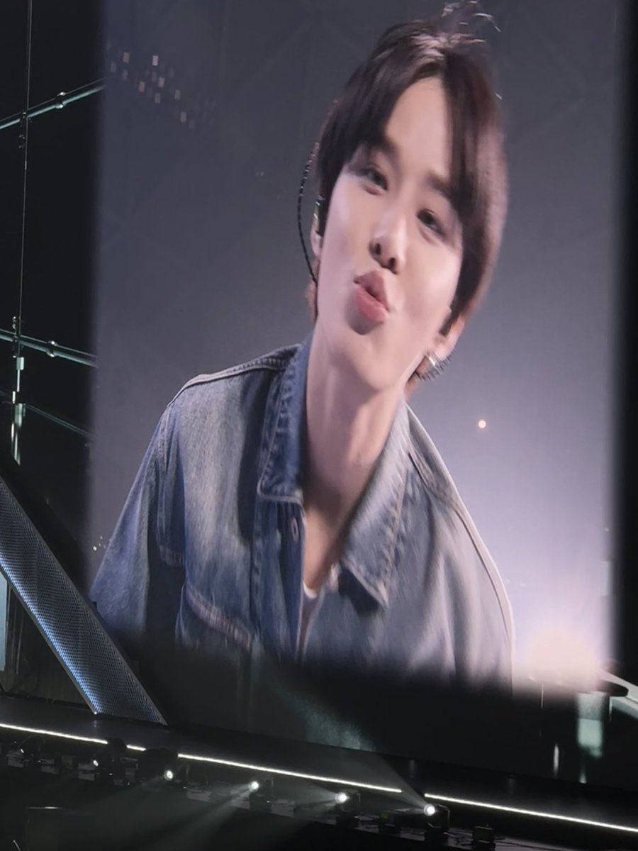 jwoosworld's tweet photo. 😙 https://t.co/xll3iGXDwZ