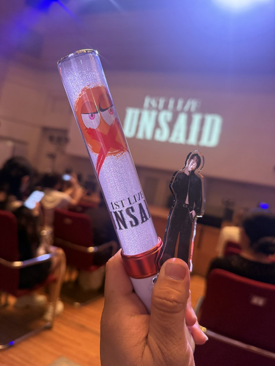 numa1121's tweet photo. 今日はマジで良かった🥹
特典会で撮りたいポーズで撮れた🥹でももう推しに負担がかかるし迷惑かかるからやらないって決めた〜🥹

でも1番この構図で撮りたい！って思ってたやつで取れたから本当に良かった🥺ともやんありがとう！

やっぱGray Riot めっちゃ良かった🥹踊りも構成も全部✨✨👏🏻👏🏻 https://t.co/IAiD1HaVHr