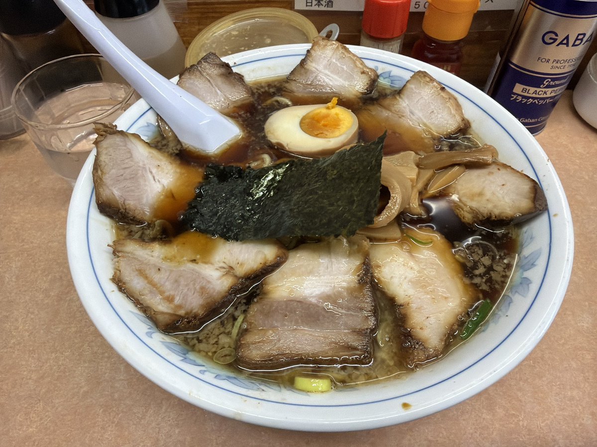 raguhach's tweet photo. アチ海での最後の飯に何故かラーメンをピックした https://t.co/GYD3HhmYkT