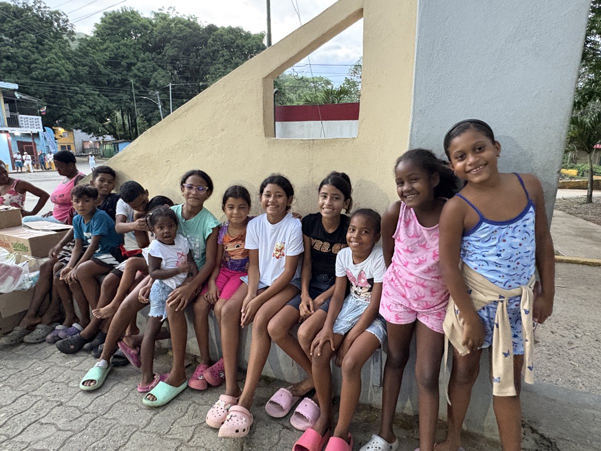 Cat_lucy1's tweet photo. On Friday I went to Osma, a small town along the coast, with Caritas. While no one died there, and building damage was minimal, people there too have been affected. They lost electricity and signal, and didn't know if their families in places la catia la mar and caraballeda were alive or dead. Unfortunately many they knew did die, and some still have loved ones missing. They rely on those with motos who head there to help, to ask around. 

Aside from that, many rely on tourism and now there are few. They also get shopping and businesses get supplies from the areas affected. They feel cut off right now, and that's why Caritas dropped off supplies like water and medication.

Many of the kids are suffering from trauma, one lady told me. They are trying to let them play, relax as much as possible. I wanted to speak to one mum as the kid had been in another place when the earthquake struck in one of the worst affected areas and had to be rescued. But the child wanted to talk to me about it herself, as did 2 others with her. They wouldn't stop talking, they said they didn't know what was happening at the time and were terrified. And still are.
