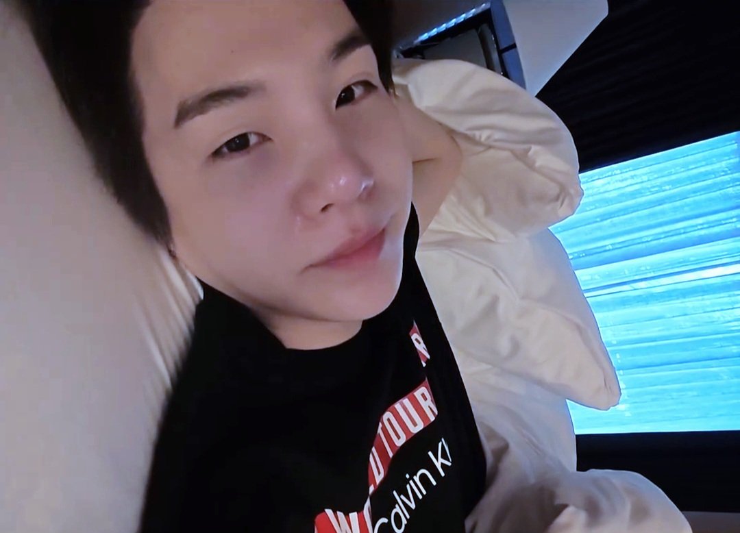pm5_twt's tweet photo. #SUGA 🖤 https://t.co/lnJYUDDecO