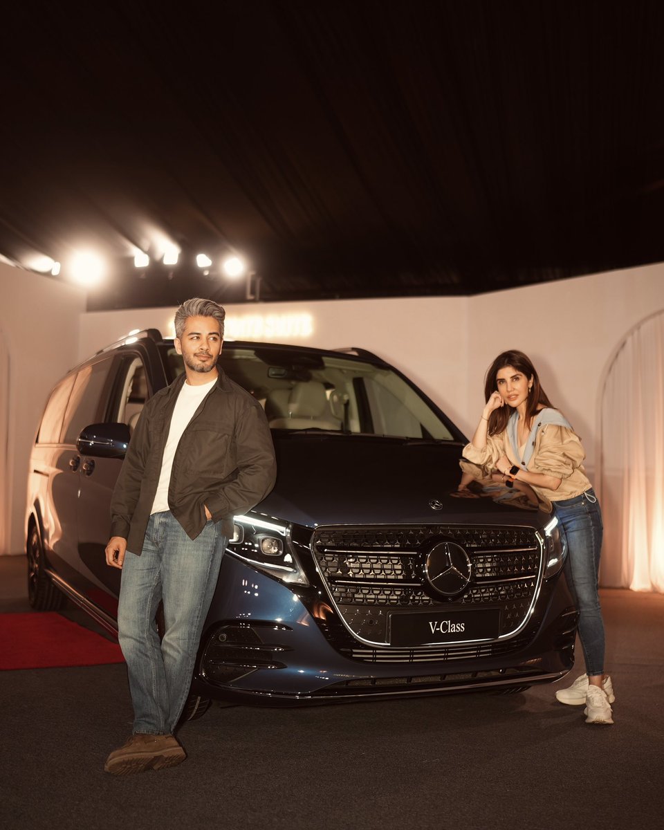 MercedesBenzInd's tweet photo. A private suite in motion.
The all new V-Class Extra LWB.
#Vclass #MercedesBenzIndia https://t.co/YHbKKgzypA
