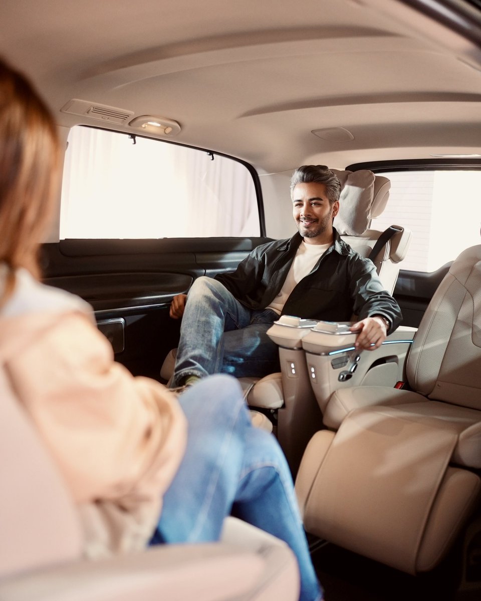 MercedesBenzInd's tweet photo. A private suite in motion.
The all new V-Class Extra LWB.
#Vclass #MercedesBenzIndia https://t.co/YHbKKgzypA