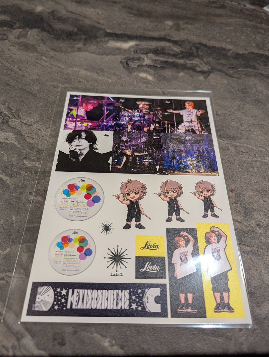 otame214's tweet photo. レビパグッズ届いてた✨アクスタ、シークレットあったから、もう満足😁😁チェキもめっちゃ可愛くて、レビパ行かなかったから（至近距離とか無理😭）久々にテンション上がった〜🥰🥰今月のファンタLIVE待ち遠しいなぁ〜😆😆
#LEVIN https://t.co/59rupFk8J0