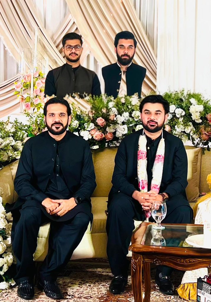 SheikhRashid60's tweet photo. میں اپنے بڑے بیٹے بیرسٹر شیخ موذن راشد کی منگنی پر اسے مبارکباد پیش کرتا ہوں میں سزا کی وجہ سے شرکت تو نہیں کر سکا اللہ تعالی سے دعا کرتا ہوں کہ برسٹر موزن شیخ راشد ہمیشہ خوش رہے اور اللہ تعالی میرے سمیت تمام ان لوگوں کی جو اس وقت مشکل میں ہے ان کی مشکلات حل کرے امین https://t.co/oJQecTwuBK