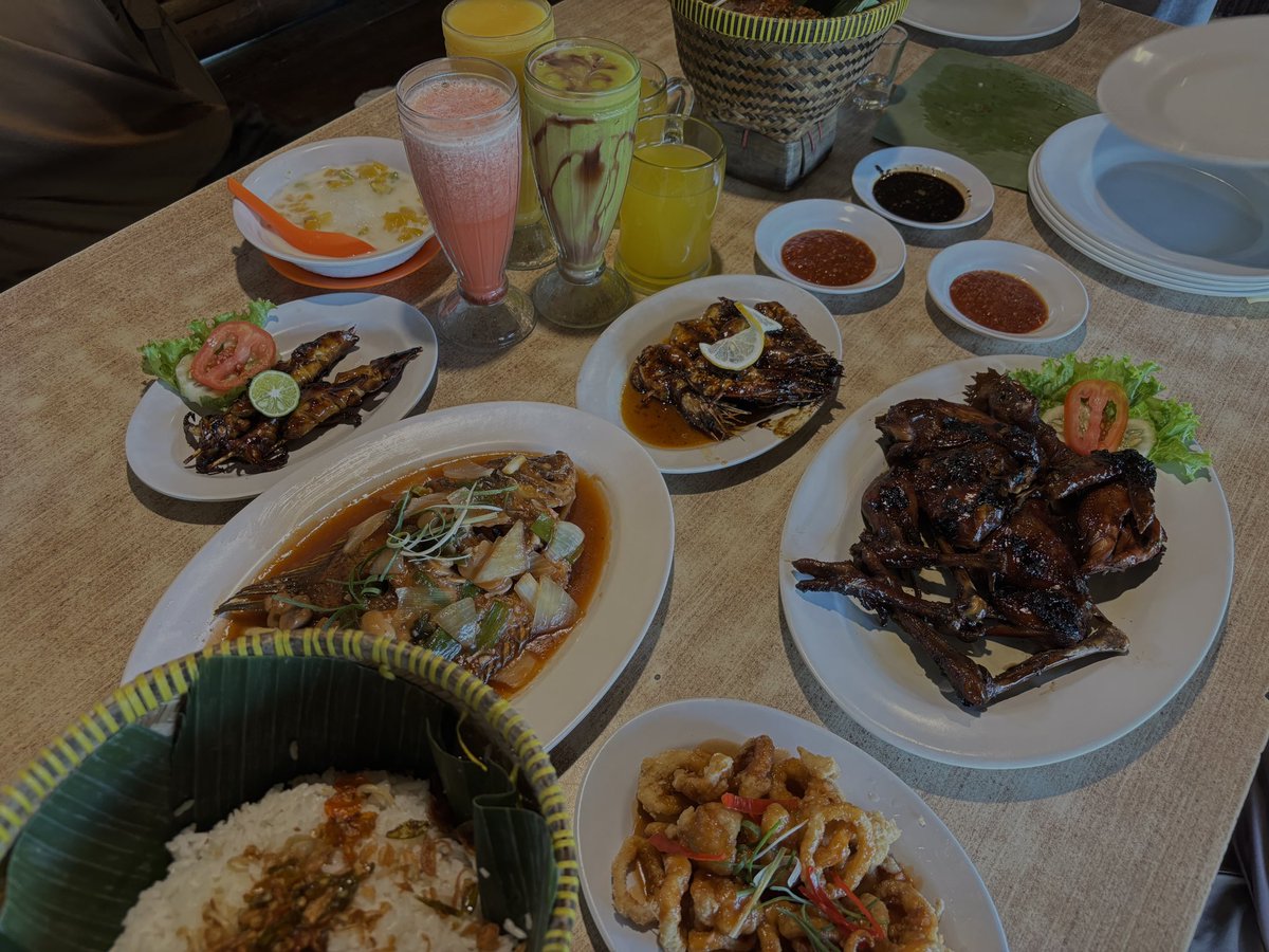 sstlawbery's tweet photo. selamat makan ges🍽️ https://t.co/7RcPHgvAdi