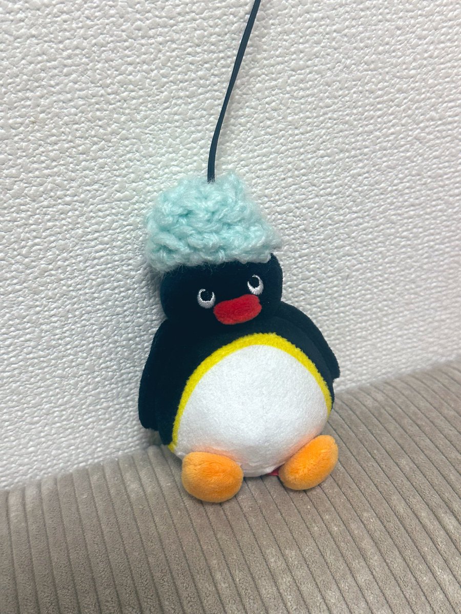 meat29029's tweet photo. 生まれて初めてかぎ針編みをしてみたんだけど、コースター作る予定がマジで意味わからん物体出来上がって視界に映るたび笑い止まらん https://t.co/l65WA00Ler