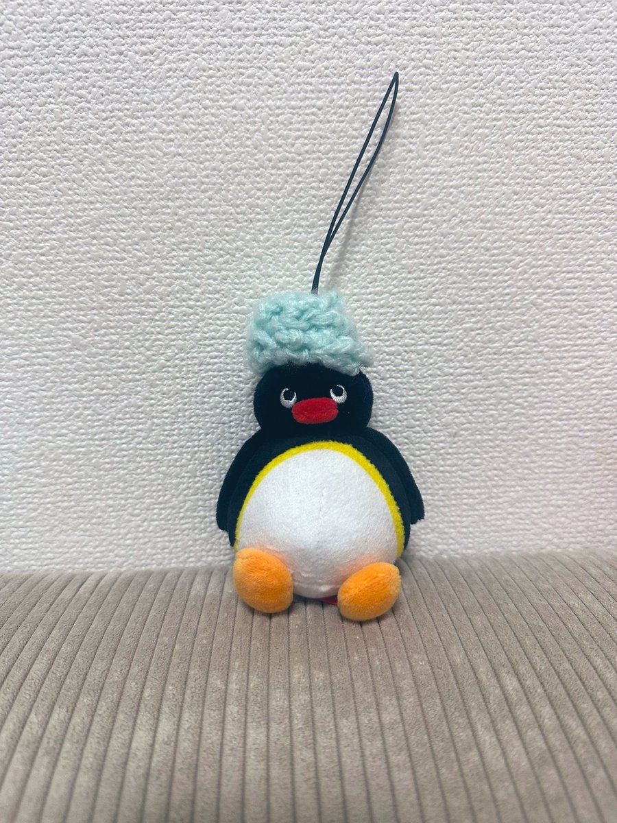 meat29029's tweet photo. 生まれて初めてかぎ針編みをしてみたんだけど、コースター作る予定がマジで意味わからん物体出来上がって視界に映るたび笑い止まらん https://t.co/l65WA00Ler