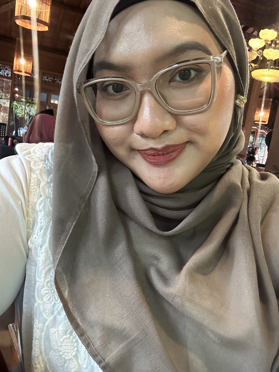 gkjlsanjng's tweet photo. arghhh suka banget hasil make up sat set 30 menit ini 😆😆😆 https://t.co/JFHjE4X8bP