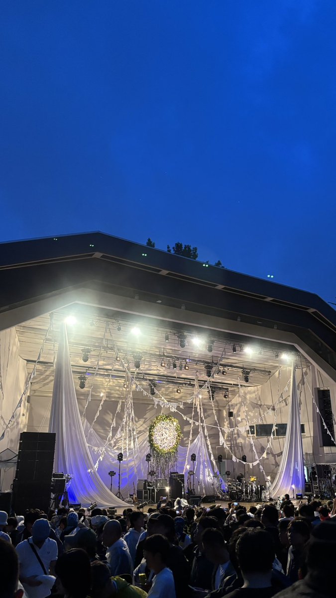 Na753_'s tweet photo. リーガルリリー Midsummer☔️🌃🧊
ずっと感情が揺さぶられっぱなしだった〜
60Wが始まった瞬間にやんでた雨がまた降り出して、激しいギターがなる間奏で強まって、天気さえも演出じゃないかと思った https://t.co/ih6tFelZlN