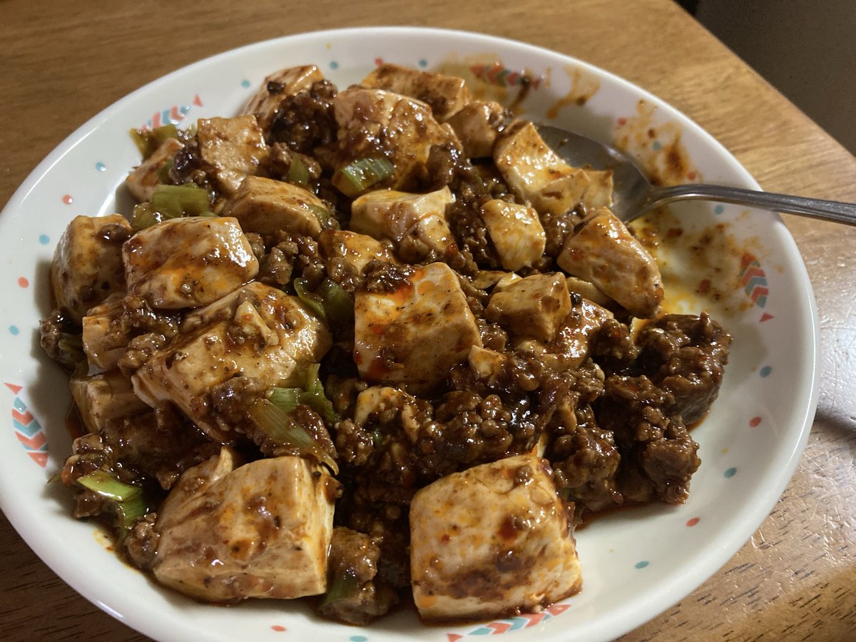 facialpaper18's tweet photo. 滝汗覚悟で極麻辣麻婆豆腐作って食べた。初手食べてしゃっくりが止まらないルーティンはいつも通りで、とにかくパンチがあって相変わらず美味かった。シャワー浴びてスッキリして明日からの仕事頑張るか… https://t.co/pR2BaLPe9o