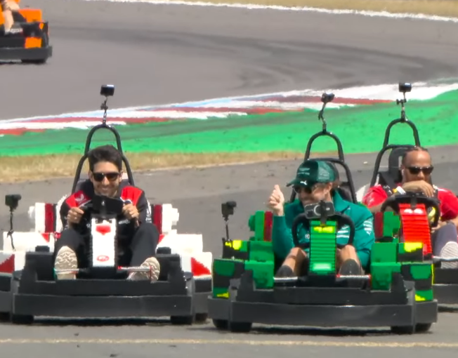 EstagiariodaF1's tweet photo. não há nem sombras de dúvida que esse foi o momento mais feliz de Fernando Alonso nas pistas em 2026 https://t.co/XgI659RDsy
