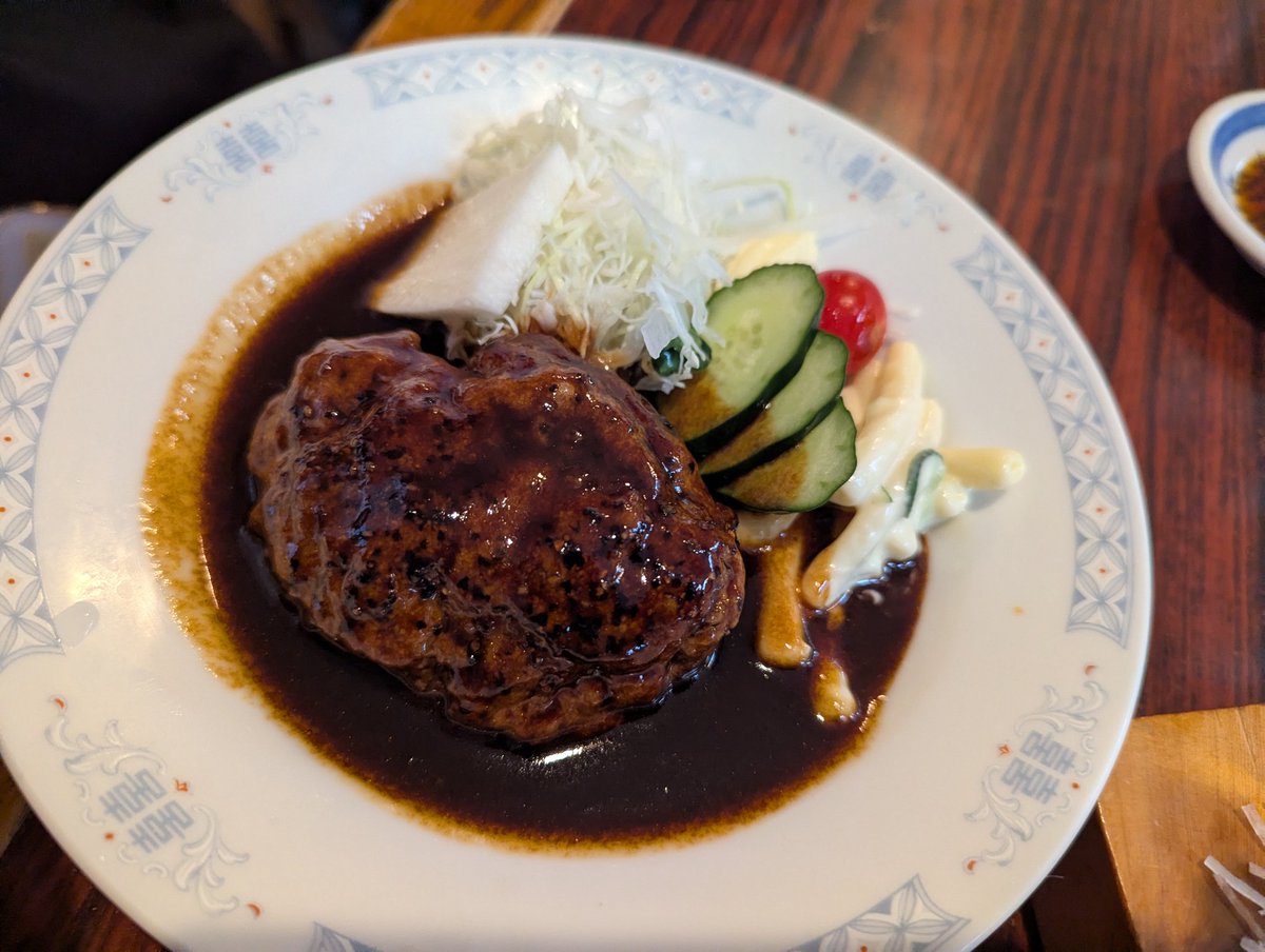 Henricius's tweet photo. 久々の訪問！エメラルド！ハンバーグ！アサリヌタ！他もぜんぶ最高でした！画伯にひよこあにき描いてもろて幸〜♪
#日本堤
#丸千葉 https://t.co/oZHsU6iPp8