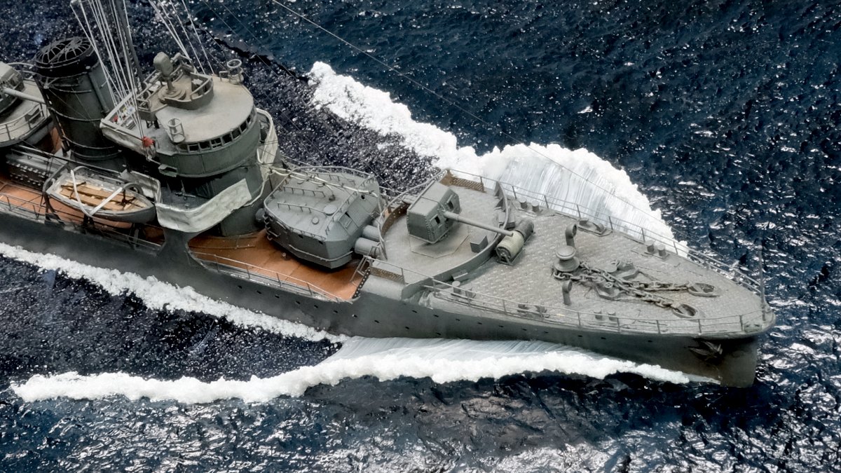 Tobiiro2's tweet photo. 艦首波 8
波の稜線に砂メディウムを盛って、変形したがるアーチ形状を固定。
しぶきの量はもっと増やしますが、航跡とのバランスを見ながら行いたいため、艦首波はここで一旦手を止めて、次の作業に移ります。 https://t.co/zQsApuLdEP