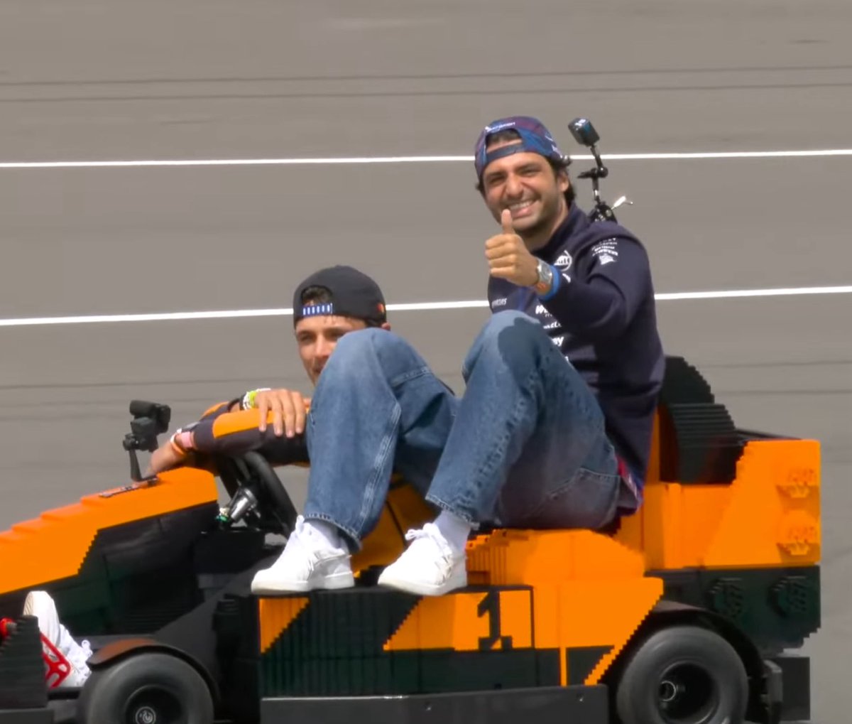 itsnotme_ari's tweet photo. he's so happy to be in something faster than the fw48 https://t.co/hZIz9LIh3b