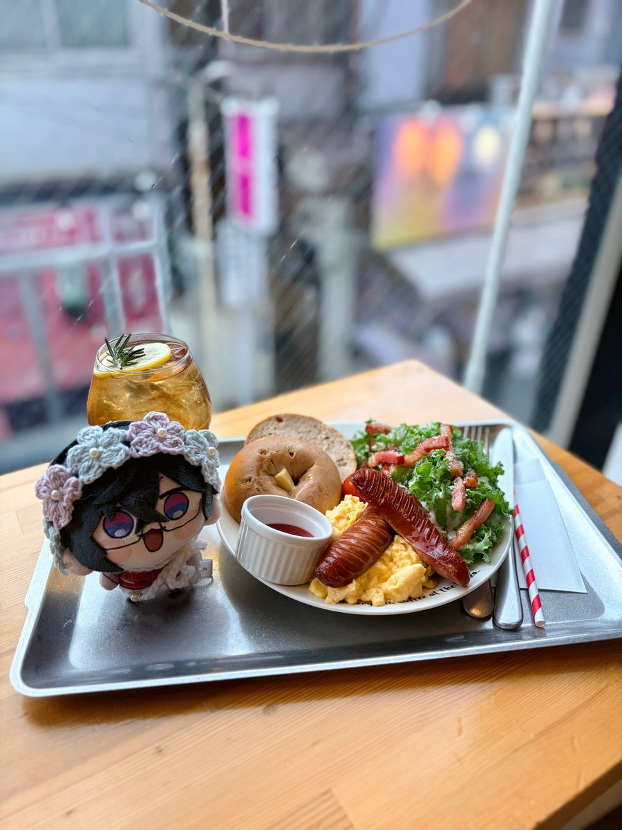 _ha_na_7's tweet photo. ベーグルプレート🥯 ̖́-
スクランブルエッグ山盛りで最高だった😻 https://t.co/JyZPDhLXcx
