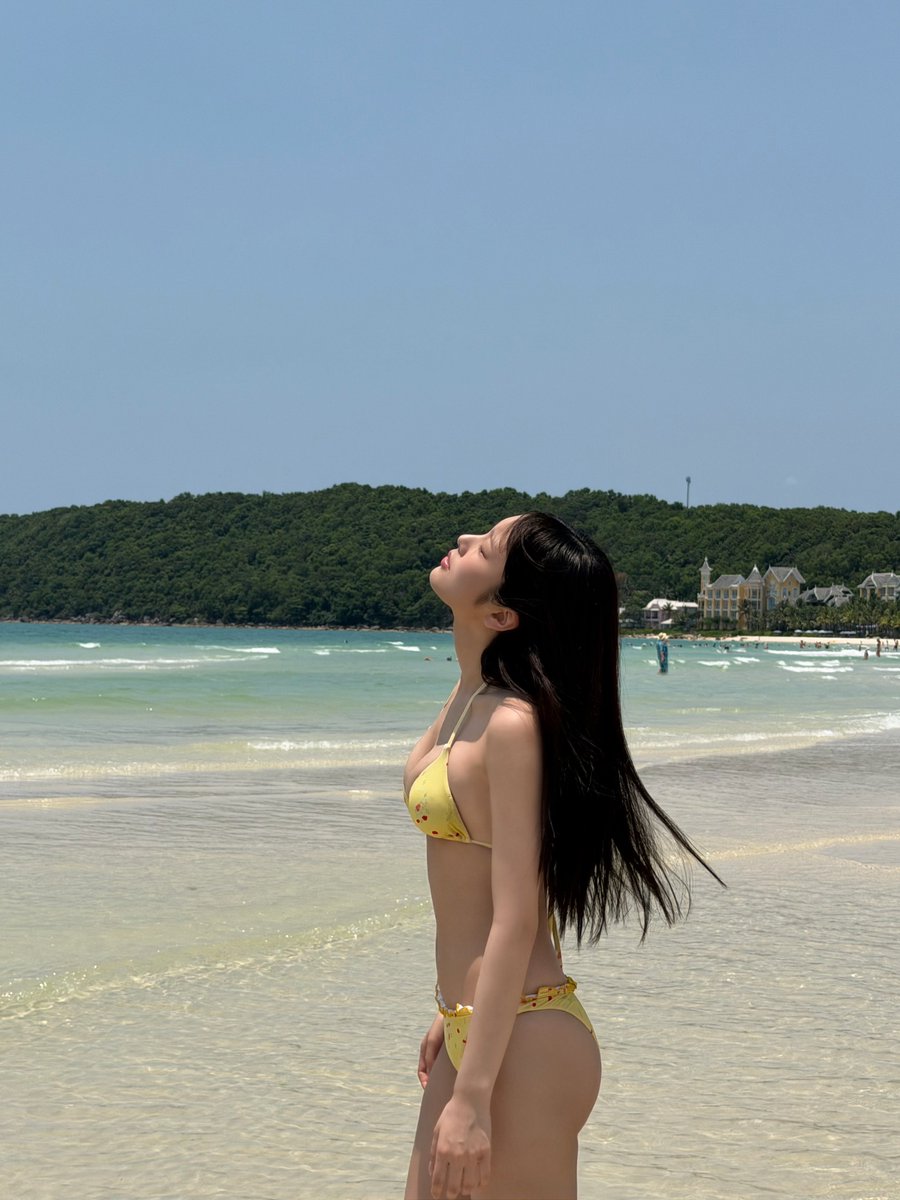 aida_jurii's tweet photo. #週刊プレイボーイ 明日発売です🌼
ベトナムの海🇻🇳♡ https://t.co/iaX8wV8Ifw