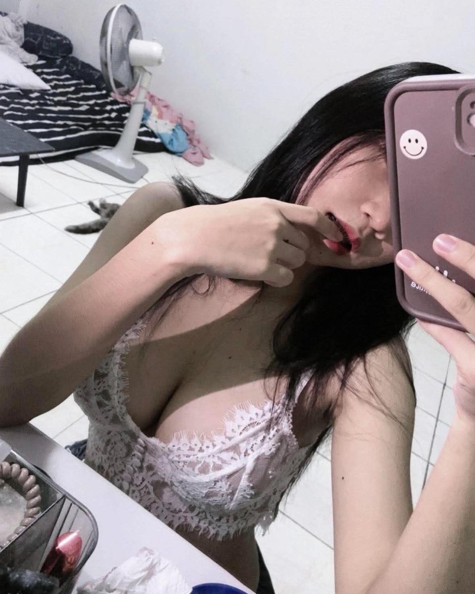 RaxonD33336's tweet photo. มาดูแมวห้องเรามั่ย😜 #โพธาราม #ราชบุรี https://t.co/Jrp0nF8RoG