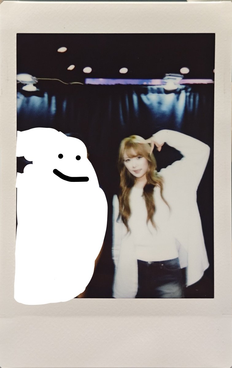 tidalw4v's tweet photo. Why does it have to be this blurry when it's come to my bias bruh 😭 https://t.co/PwcvM5zhk6