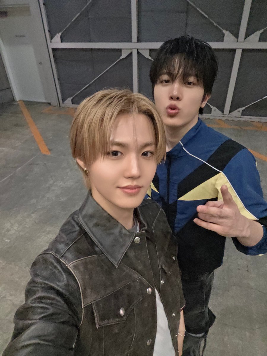 junghwanfeed's tweet photo. doyoung weverse post with junghwan 🌟 ‘with the cute maknae, it’s been a long time 🤍’ #소정환 #도영 https://t.co/0R87ioqJY6