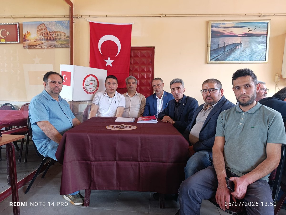 Vatansever9335F's tweet photo. MİLLİ YOL PARTİSİ 
ÇORUM Sungurlu ilçe KONGREMİZ tamamlanmış ve ardından bir hatira fotoğrafı alınmıştır https://t.co/7qBqm92Wds