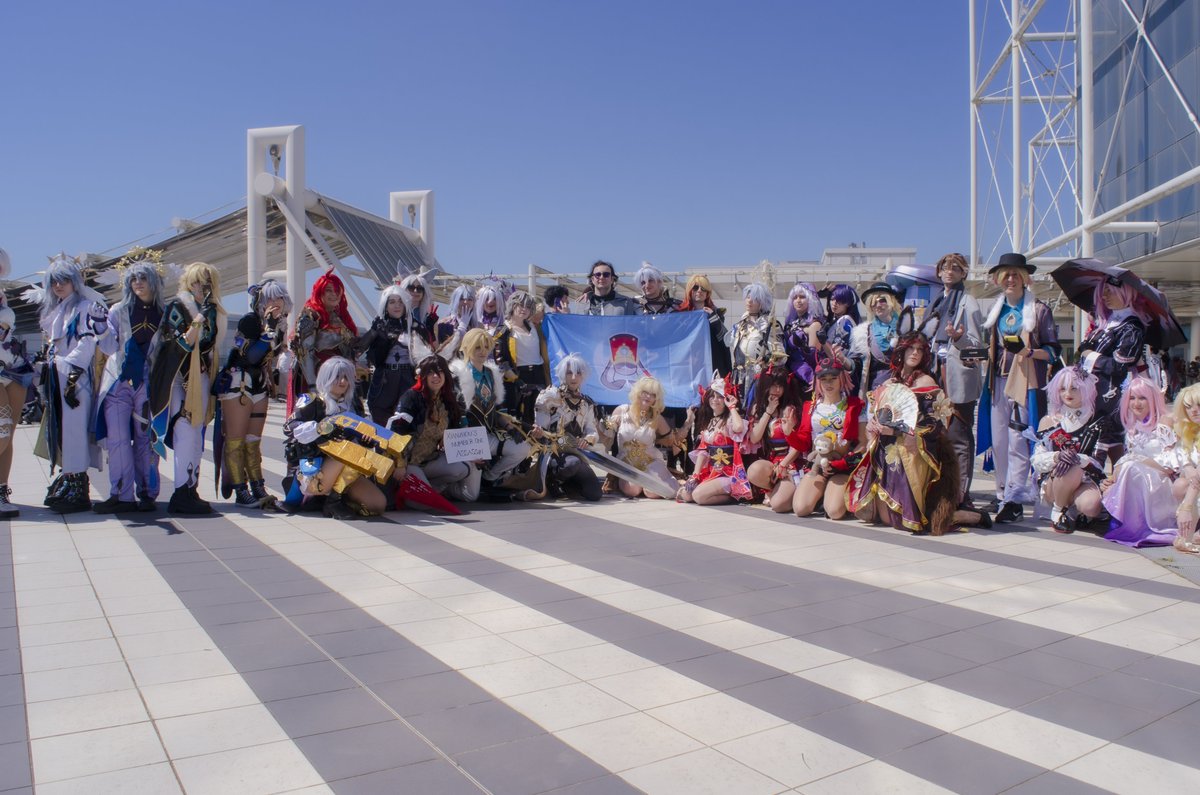 hsrcosplayita's tweet photo. A postarle qui con un pochino di ritardo, vi chiedo perdono 😔 ma le fotine con tutti voi sono sempre una meraviglia da ammirare 🥹
#HonkaiStarRail #hsrcosplayita https://t.co/mlv0RL8VTE
