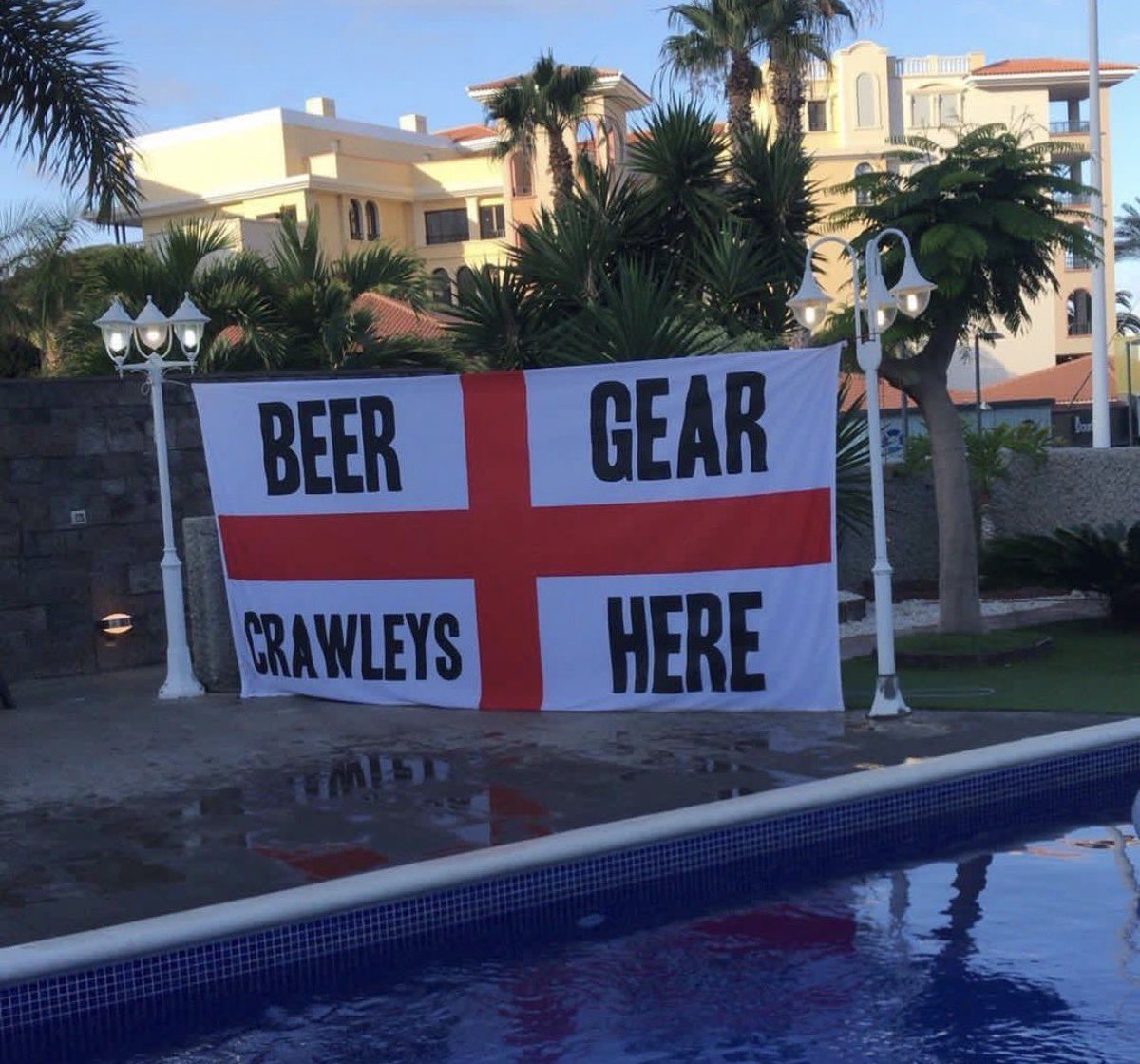 FBAwayDays's tweet photo. “Beer, Gear, Crawley’s Here…”

🏴󠁧󠁢󠁥󠁮󠁧󠁿 https://t.co/rrB2VXxo3H