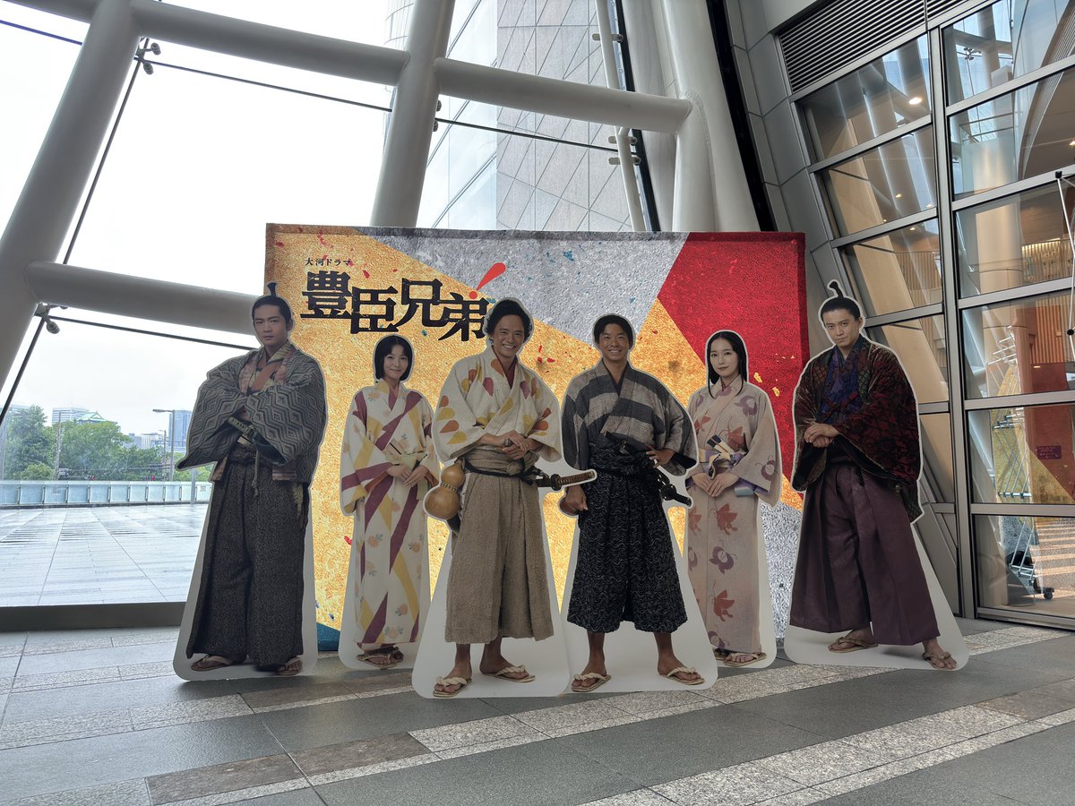 otk2tc's tweet photo. 豊臣兄弟と大阪城の先っちょ。 https://t.co/cfZF9PZvD2