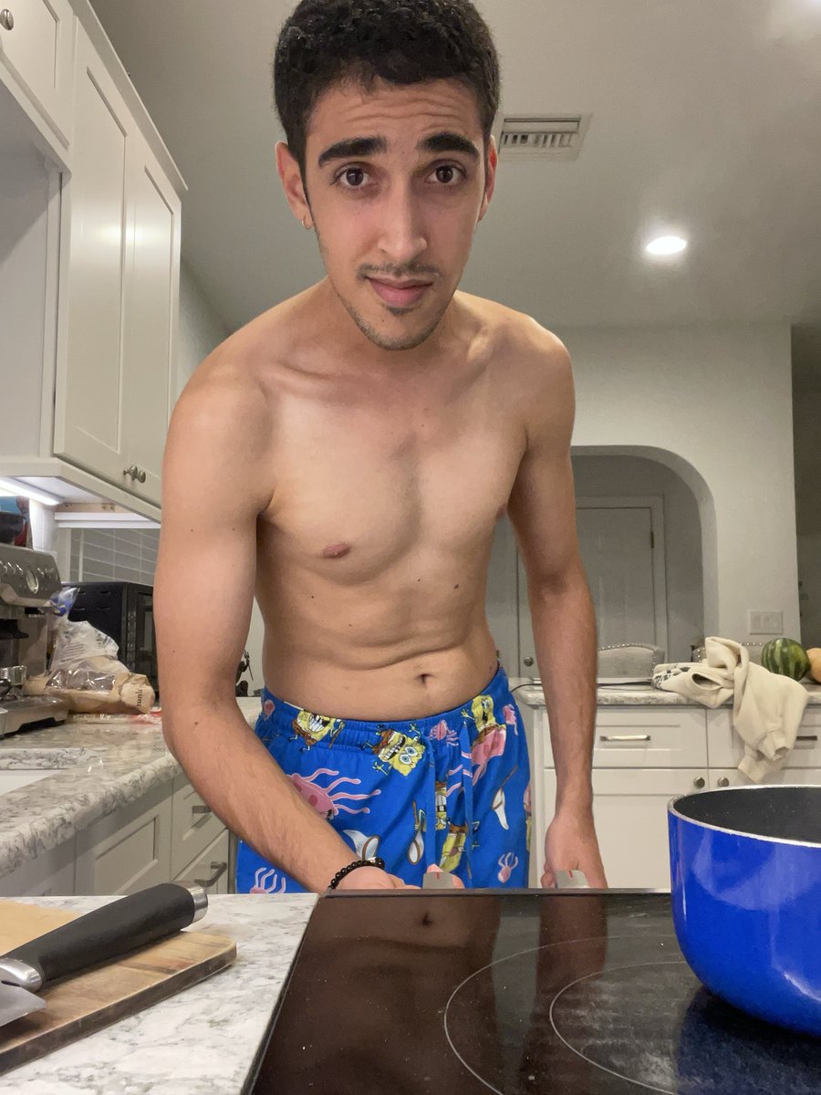 oslaxxy's tweet photo. I can cook for you✨

#cheff
#pijamas
#spongebob🤣 https://t.co/2de1KYlyyM