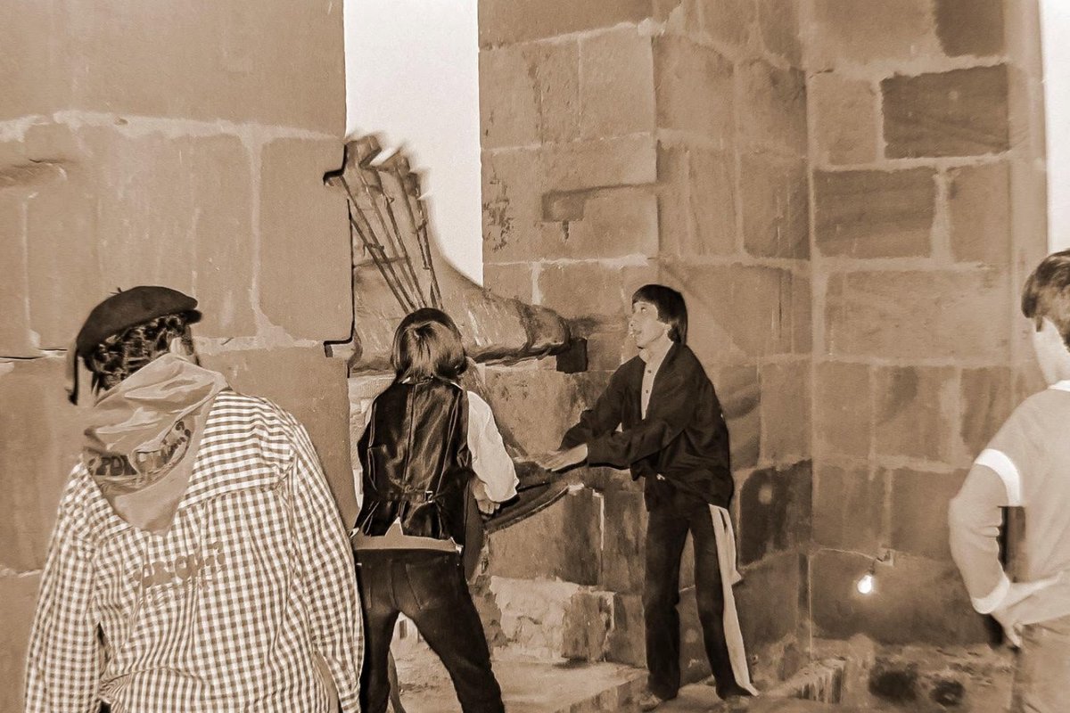 amigosdebdm's tweet photo. 📸 ¿Nos ayudas a dar vida a Barbadillo del Mercado?

Desde la Asociación Cultural de Amigos de Barbadillo del Mercado queremos hacer realidad un proyecto muy especial: la instalación de un gran mural fotográfico de 12 metros con imágenes históricas de nuestro pueblo. https://t.co/SSTfa1DRZA